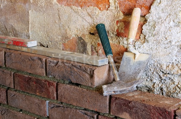 Backsteinmauer Bau Arbeit Werkzeuge rot Stein Stock foto © LianeM