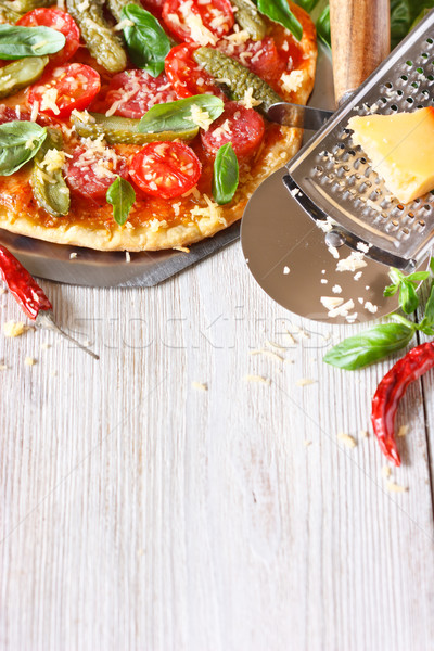 Pizza délicieux salami couteau fromages râpe [[stock_photo]] © lidante