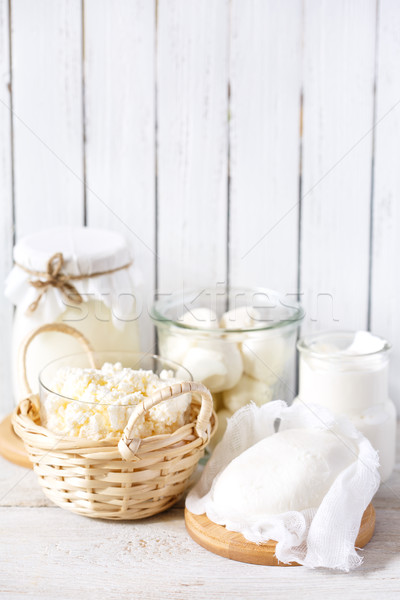 Friss tejtermék tejtermékek öreg konyha tábla Stock fotó © lidante