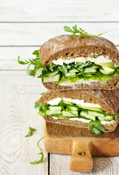 Egészséges zöld szendvics puha sajt avokádó Stock fotó © lidante