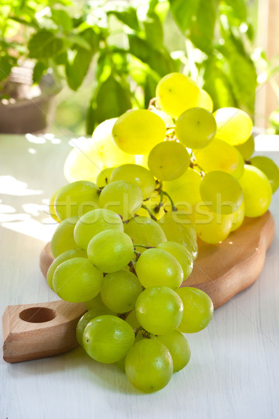Trauben sonnig weiß Holzbrett Wein Obst Stock foto © lidante