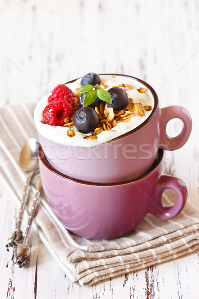 Foto stock: Desayuno · frescos · casero · granola · yogurt · bayas