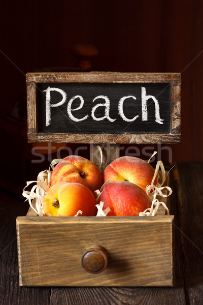 Foto stock: Pêssegos · caixa · fresco · verão · comida