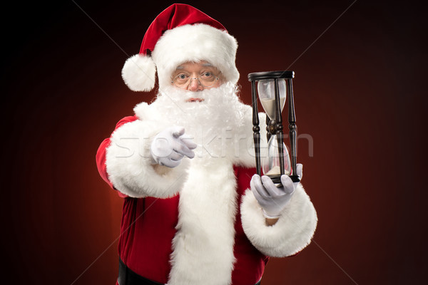 聖誕老人 砂漏 指向 相機 快樂 冬天 商業照片 © LightFieldStudios