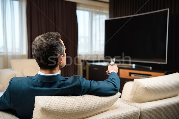 商人 看電視 訴訟 坐在 沙發 商業照片 © LightFieldStudios