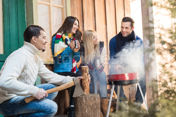 Foto stock: Sorridente · homem · lenha · machado · feliz