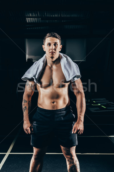 Passen shirtless Sportler sportlich Handtuch Schultern Stock foto © LightFieldStudios