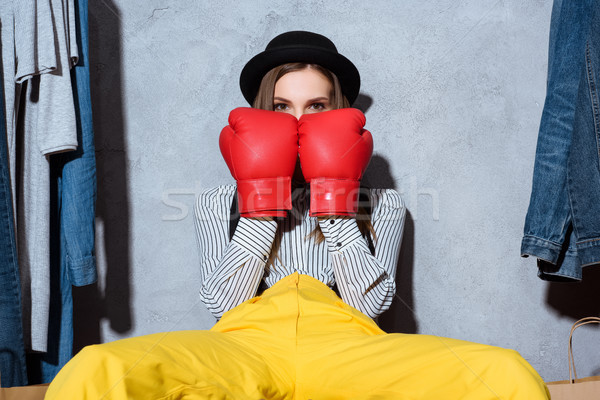 Nina guantes de boxeo sesión boutique hermosa niña ropa Foto stock © LightFieldStudios
