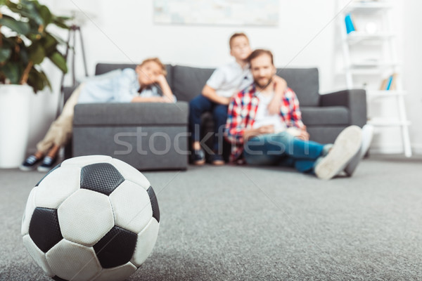 Voetbal vader vergadering achter Stockfoto © LightFieldStudios