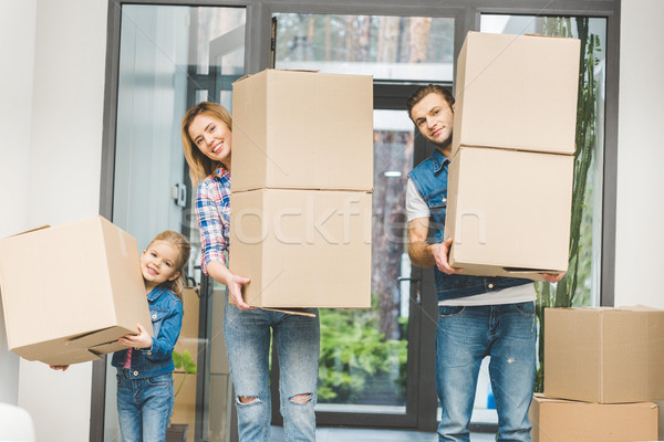 Familie karton dozen nieuw huis bewegende Stockfoto © LightFieldStudios