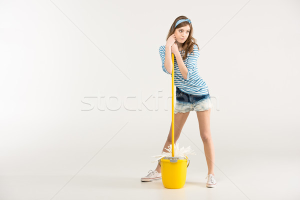 年輕女子 美麗 桶 女子 清潔器 商業照片 © LightFieldStudios
