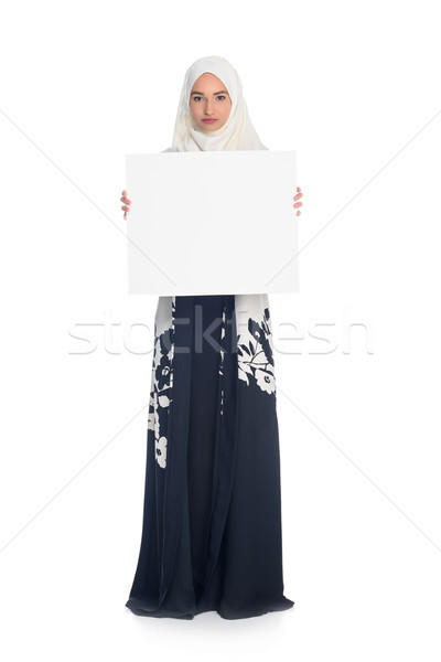 Musulman femeie bord tineri izolat Imagine de stoc © LightFieldStudios