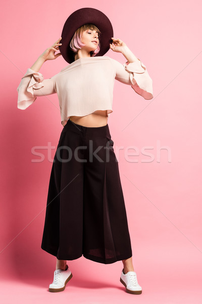 Trendi nő kalap lövés fiatal nő divatos Stock fotó © LightFieldStudios