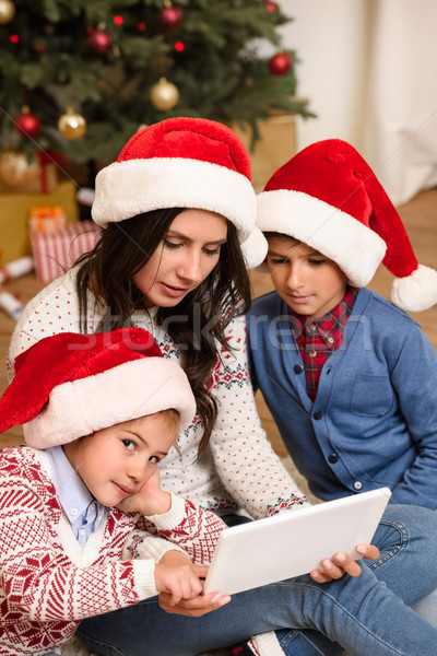 Stockfoto: Familie · digitale · tablet · christmas · moeder · cute