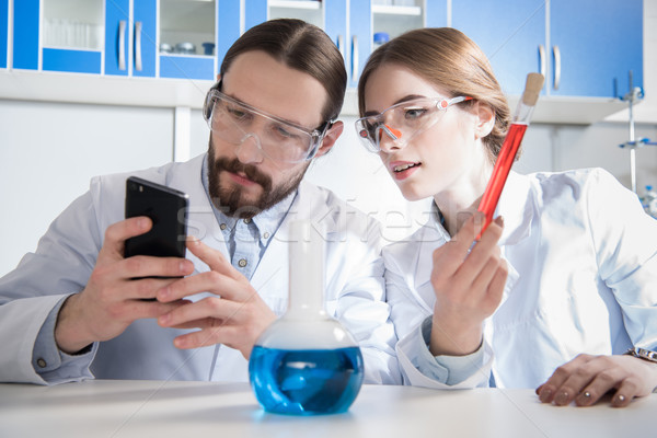 Dois cientistas trabalhando jovem laboratório Foto stock © LightFieldStudios