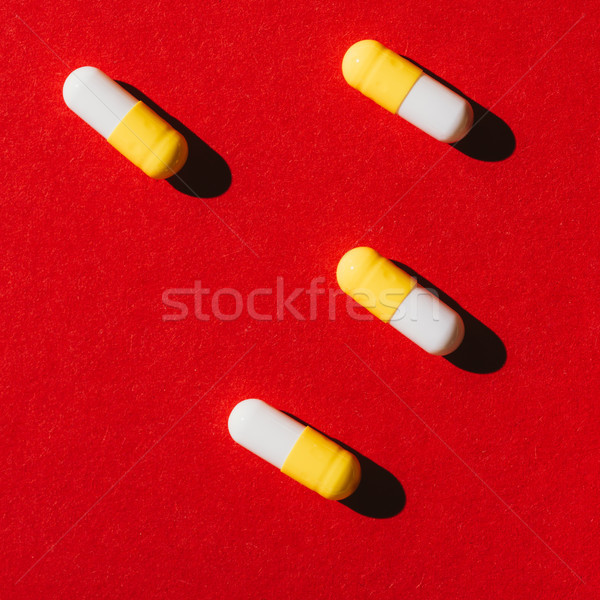 Foto stock: Médicos · cápsulas · superior · vista · blanco · amarillo