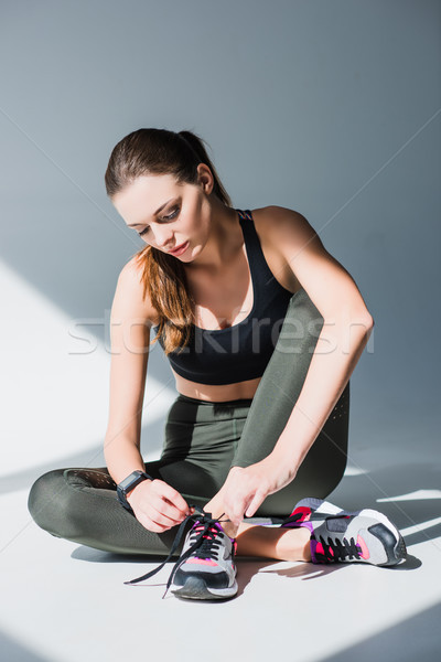 運動員 鞋帶 吸引力 年輕 灰色 運動 商業照片 © LightFieldStudios