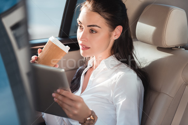 Stockfoto: Vrouw · auto · digitale · tablet · koffie · jonge