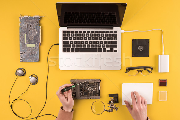 Lövés személy megjavít laptop citromsárga munka Stock fotó © LightFieldStudios