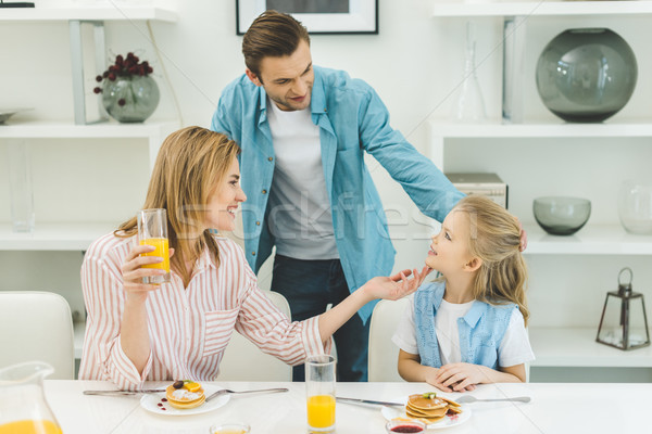 Stockfoto: Gelukkig · gezin · ontbijt · samen · home · familie · gelukkig