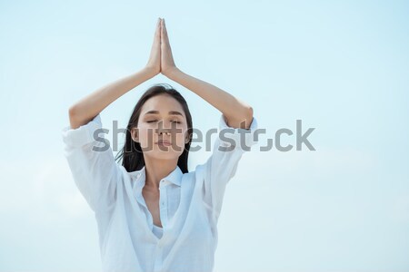 Vrouw oefenen yoga gemakkelijk namaste Stockfoto © LightFieldStudios