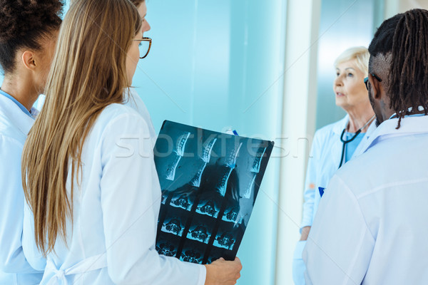 Médicos escuchar maestro grupo Xray Foto stock © LightFieldStudios