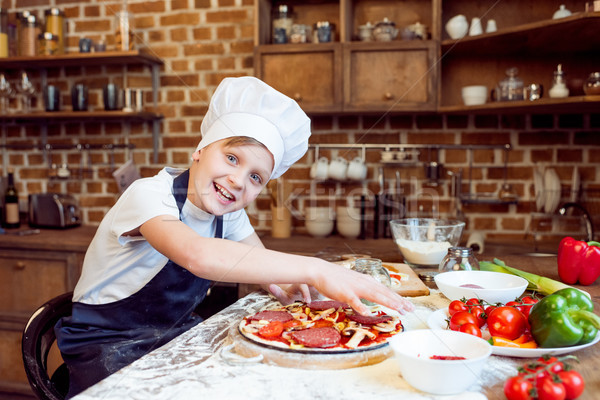 Stok fotoğraf: Yandan · görünüş · küçük · gülen · erkek · pizza