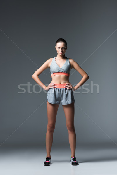 Sportsmenka widoku piękna młodych stałego Zdjęcia stock © LightFieldStudios