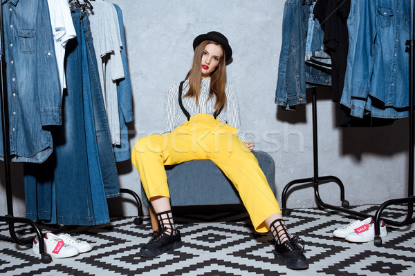 Erschöpft Mädchen Boutique schönen Sitzung Kleidung Stock foto © LightFieldStudios