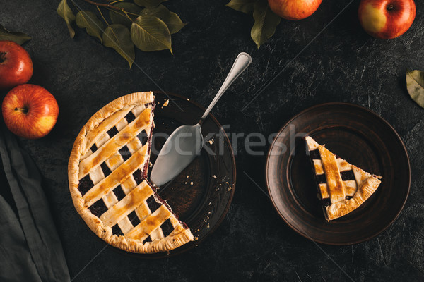Szarlotka ciasto serwera świeże jabłka odizolowany Zdjęcia stock © LightFieldStudios
