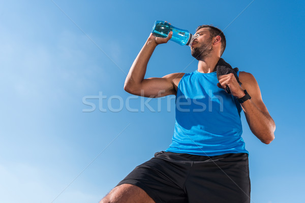 Stock foto: Sportler · Trinkwasser · Sport · Flasche · blauer · Himmel · Vordergrund