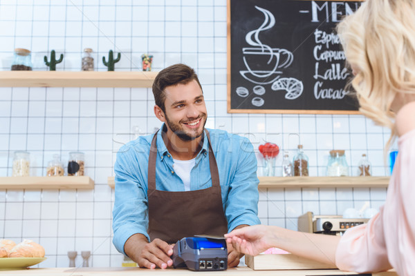 Foto stock: Pago · tarjeta · de · crédito · tiro · mujer · guapo