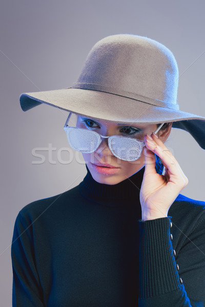 Femme chapeau lunettes de soleil jeunes belle femme [[stock_photo]] © LightFieldStudios