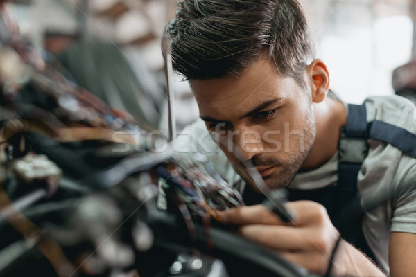 年輕 英俊 工作的 摩托車 車間 商業照片 © LightFieldStudios