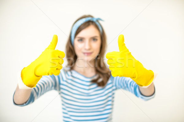 Vrouw tonen jonge glimlachende vrouw rubberen handschoenen Stockfoto © LightFieldStudios