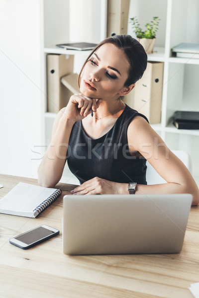 Dalgın işkadını büro genç oturma dizüstü bilgisayar Stok fotoğraf © LightFieldStudios