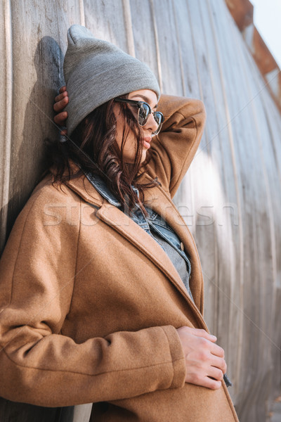 Vrouw najaar zwarte zonnebril zijaanzicht stijlvol Stockfoto © LightFieldStudios