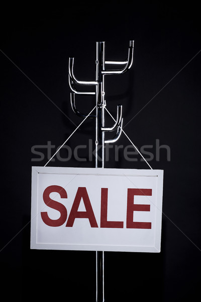 Stock foto: Verkauf · hängen · Mantel · Rack · isoliert · schwarz