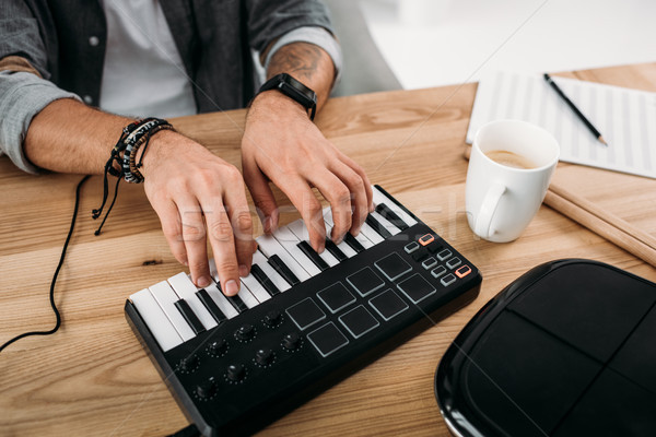 Coup musicien jouer musique homme clavier [[stock_photo]] © LightFieldStudios