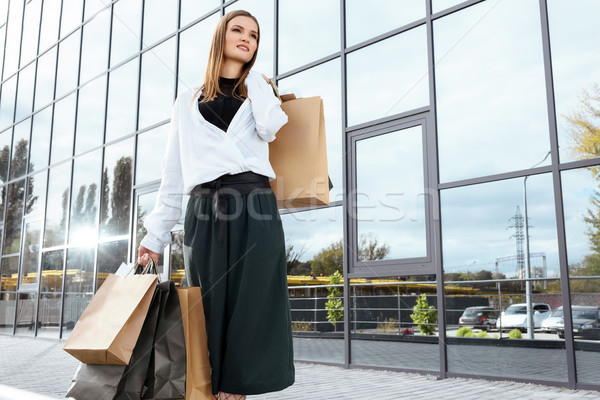 Stock fotó: Nő · bevásárlótáskák · gyönyörű · nő · sétál · város · vásárlás