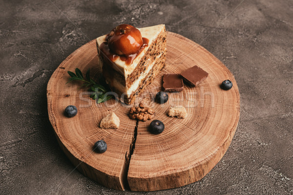 Délicieux pièce gâteau chocolat bleuets [[stock_photo]] © LightFieldStudios