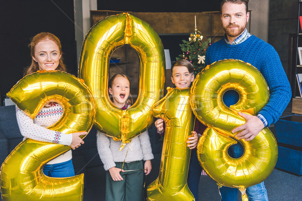 Stock foto: Familie · halten · Neujahr · Ballons · glücklich · jungen