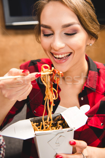 Stok fotoğraf: Kadın · yeme · makarna · mutlu · Çin · yemek · çubukları · gıda