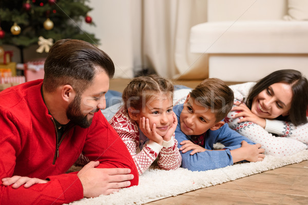 Famille heureuse Noël deux enfants ensemble tapis [[stock_photo]] © LightFieldStudios