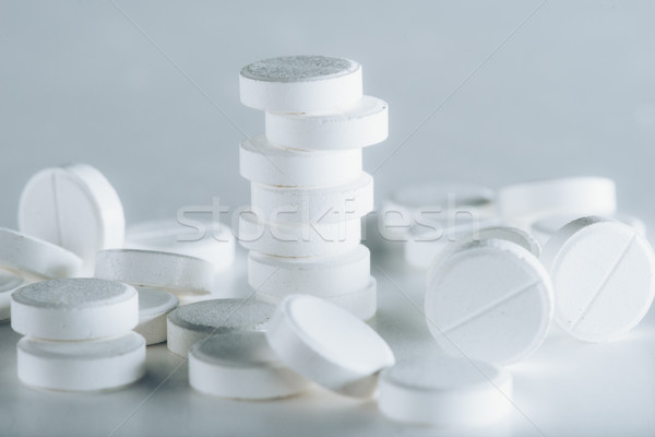 Alb vedere pastile gri medicină Imagine de stoc © LightFieldStudios