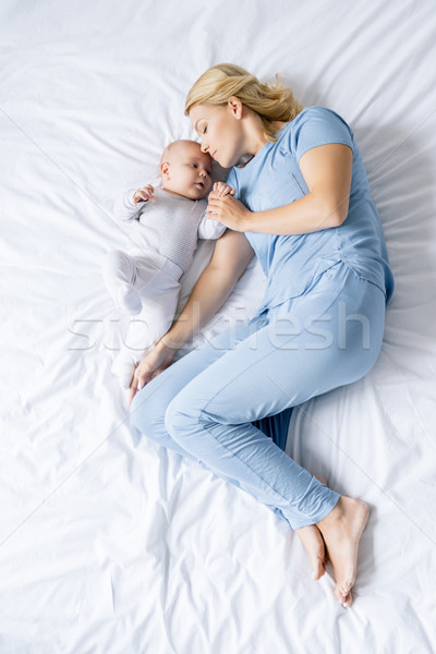 Moeder baby slapen familie Stockfoto © LightFieldStudios