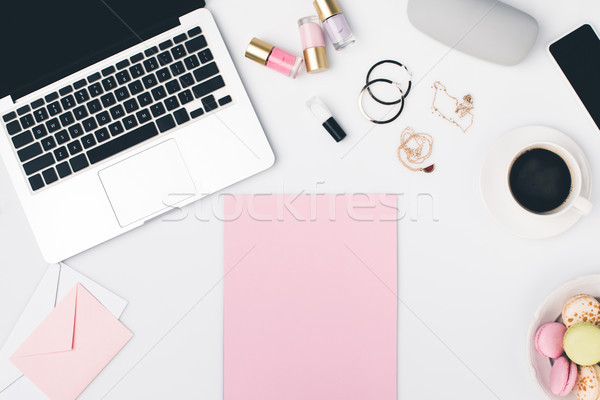 Foto stock: Local · de · trabalho · topo · ver · moderno · laptop · rosa
