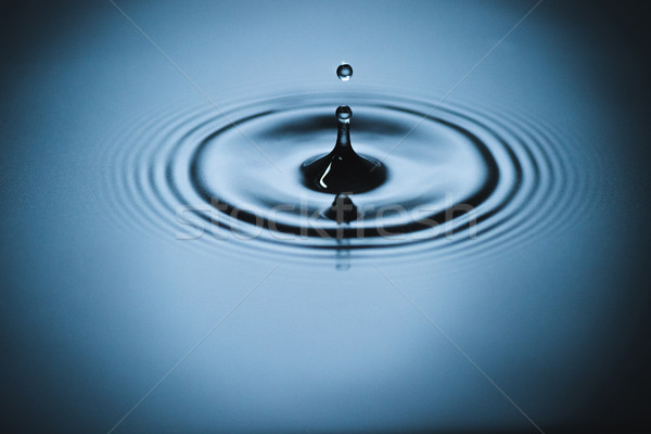 Stok fotoğraf: Su · damlası · su · yüzeyi · arka · plan · mavi · düşmek