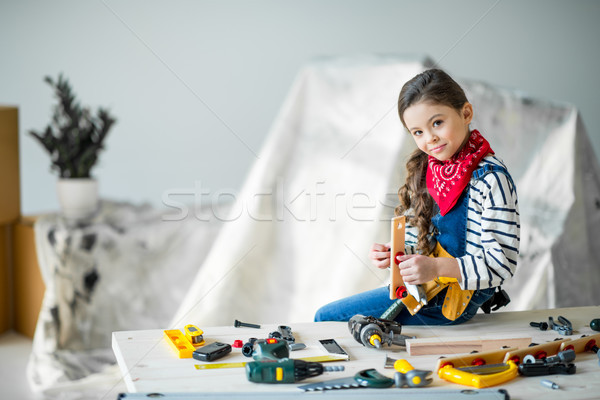 Stockfoto: Meisje · tools · aanbiddelijk · vergadering · tabel · speelgoed