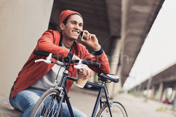 Homem bicicleta falante telefone sorridente moço Foto stock © LightFieldStudios
